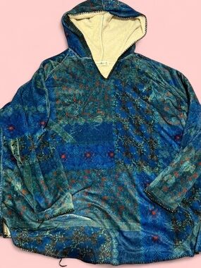NATURAL LIFE Blue blanket hoodie with Red Accents